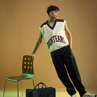 Eddy Meijer, putra Maudy Koesnaedi memamerkan pesonanya saat jadi model untuk koleksi Dior Tears. Lewat fotografer Glenn Prasetya, pria blasteran Belanda ini tampil memukau. Foto: Dok. Glenn Prasetya via Instagram @eddy_mm