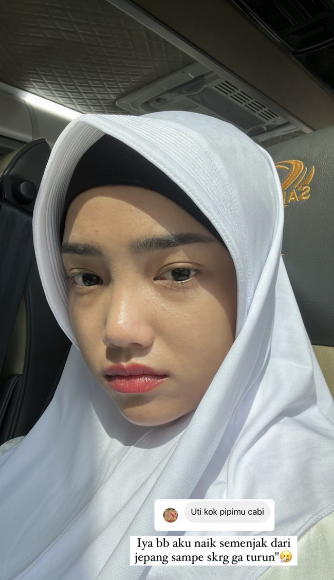 Mantan pacar Thariq Halilintar ini juga ramai mendapatkan doa dari netizen agar segera mendapatkan pasangan. Tetaplah jadi wanita yg kuat dan hebat untuk gala.soal jodoh pasrahkan pada Allah SWT, ucap akun @tari_basuki74. Jangan mau di jodoh2in lagi yaa tii❤️, saut akun @adindasari20_. Masyaallah puas puasin berdoa disana ya tiii semoga pulang dari tanah suci menjadi manusia yg lebih baik lagi, dilancarkan rejekinya dilapangkan sabarnya dipertemukan jodoh yg Sholeh, kayaraya, yang menerima uti dengan baik tulus. Amiin🤲🥺, timpal akun @ardinaarina. Foto: Dok. Instagram @fuji_an.