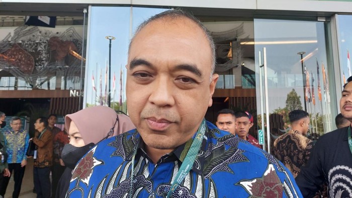 Bupati Tangerang, Ahmed Zaki/Almadinah Putri Brilian