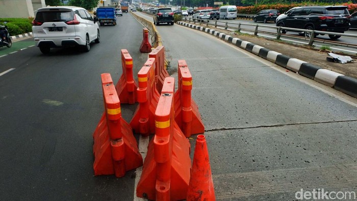 Viral sebuah separator busway di Jalan MT Haryono, arah Pancoran, dekat Halte TransJakarta Cawang Ciliwung, menjadi penyebab kecelakaan. Seperti ini kondisinya.
