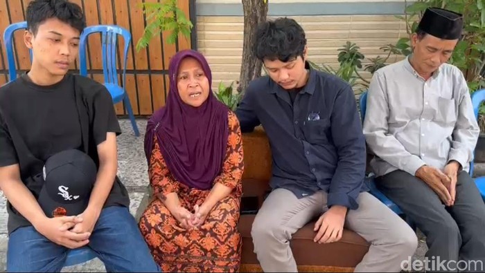 Ibunda Mega bernama Linda menjelaskan soal laporan KDRT anaknya terhadap Nando masih diproses oleh polisi.