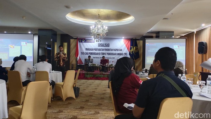 Imigrasi Palembang sosialisasi pengawasan persyaratan pembuatan paspor