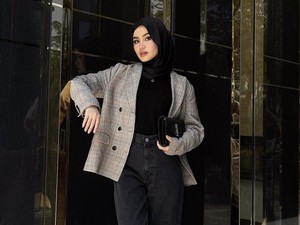 8 Ide Padu Padan Tren Hijab Meleyot Kekinian Bikin Pipi Tirus ala Sashfir