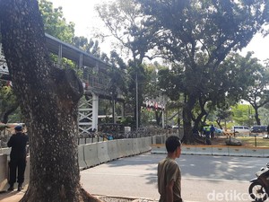 Jalan Medan Merdeka Barat Ditutup Jelang Demo Buruh di Patung Kuda