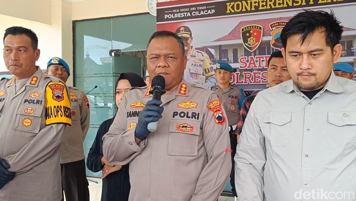 Kapolresta Cilacap Kombes Fannky Ani Sugiharto jumpa pers ungkap kasus pembunuhan wanita dalam septic tank, Kamis (14/9/2023).