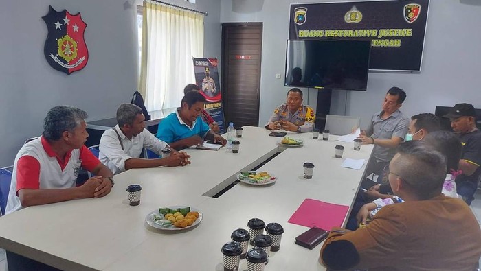 Keluarga dan kerabat beraudiensi dengan Kapolres Bangka Tengah, AKBP Dwi Budi Murtiono.