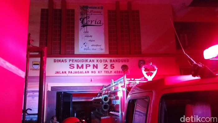 Kebakaran di SMPN 25 Bandung