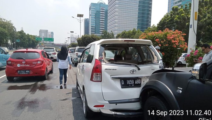 Kecelakaan beruntun di Tol Dalam Kota