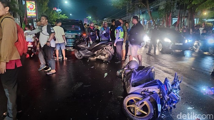 Kecelakaan mobil vs motor di Jalan Brigjen Katamso Semarang, Kamis (14/9/2023).