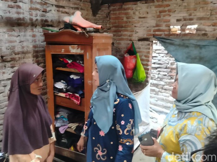 Kondisi rumah Rusmini, keluarga miskin di Kelurahan Pasarbatang, Kecamatan Brebes, Kabupaten Brebes, Kamis (14/9/2023).