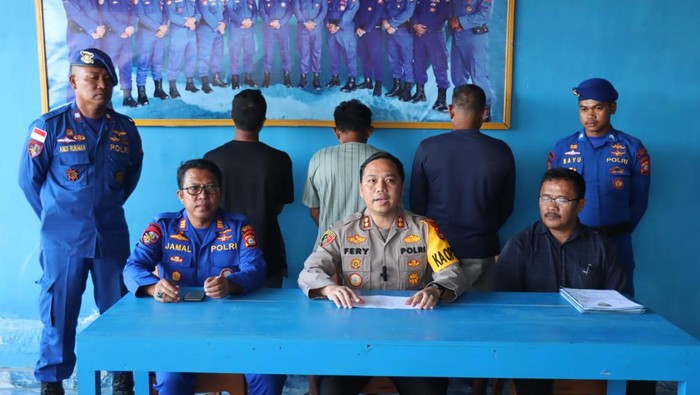 Konferensi pers kasus tiga nelayan tangkap ikan pakai jaring trawl. Dokumen Istimewa
