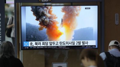 Korea Utara Luncurkan 2 Rudal Balistik Saat Kim Jong Un Temui Putin
