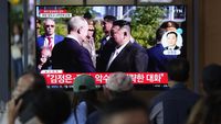 Korea Utara Luncurkan 2 Rudal Balistik Saat Kim Jong Un Temui Putin