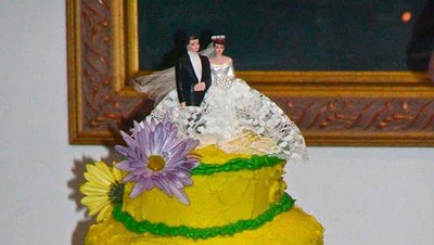 10 Desain Kue Pengantin Ini Gagal Total Bikin Pengantin Malu