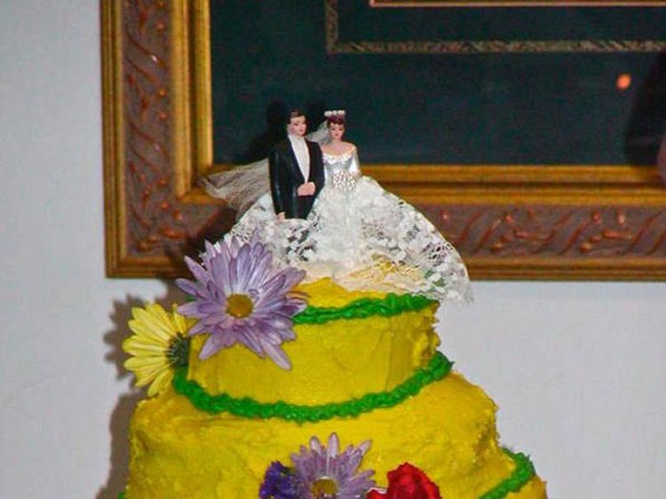 10 Desain Kue Pengantin Ini Gagal Total Bikin Pengantin Malu