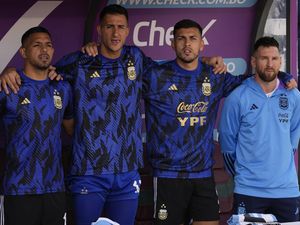 Messi Tidak Masuk Skuad Argentina, Kok Ada di Bench?