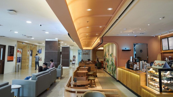 Melihat Suasana Lippo Plaza Keboen Raya Lippo Plaza Keboen Raya terus berbenah dengan menghadirkan brand nasional. Mereka akan melengkapi keragaman tenant yang sudah ada sebelumnya.
