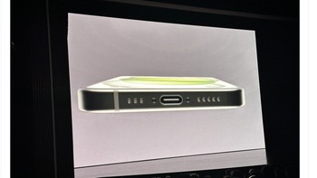 Apple memperkenalkan iPhone 15 dengan USB-C. Kabel lightning sudah mati, tulis kicauan ini. Foto: Twitter