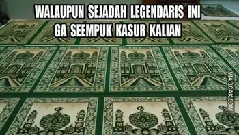 Rasanya enak aja gitu tiduran di atas sajadah masjid. Foto: 1cak