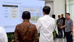 Momen Jokowi Blusukan ke Pabrik Baterai Mobil Listrik di Karawang