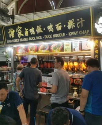 Sudah Hampir Habis Dimakan Pembeli Ini Temukan Kecoak dalam Nasi Bebeknya