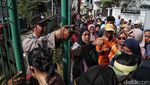 Antrean Sembako Subsidi Membludak di Jakarta Utara, Begini Situasinya