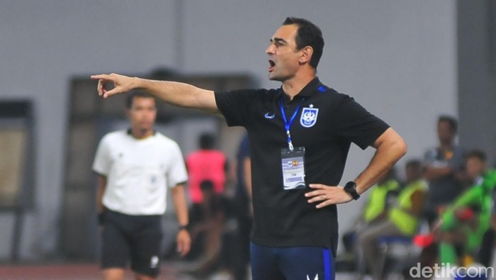 Pelatih PSIS Semarang, Gilbert Agius, saat mendampingi timnya di ajang Liga 1. Diunggah Kamis (14/9/2023).