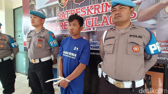 Pelaku pembunuhan seorang wanita yang ditemukan dalam septic tank di Desa Sidaurip, Kecamatan Gandrungmangu, Cilacap, Kamis (14/9/2023).