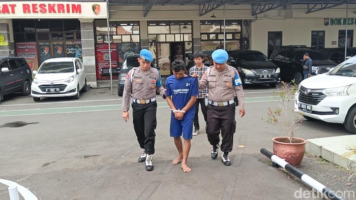 Pelaku pembunuhan seorang wanita yang ditemukan dalam septic tank di Desa Sidaurip, Kecamatan Gandrungmangu, Cilacap, Kamis (14/9/2023).