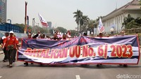 Tuntutan mereka terkait UU Cipta Kerja.  