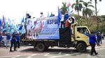 Aksi Massa Buruh Demo UU Ciptaker di Patung Kuda