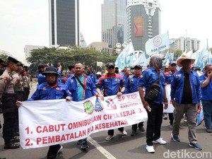 Buruh Tuntut UU Ciptaker Dicabut, Ancam Lumpuhkan Kawasan Industri Jika Ditolak