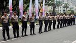 Aksi Massa Buruh Demo UU Ciptaker di Patung Kuda