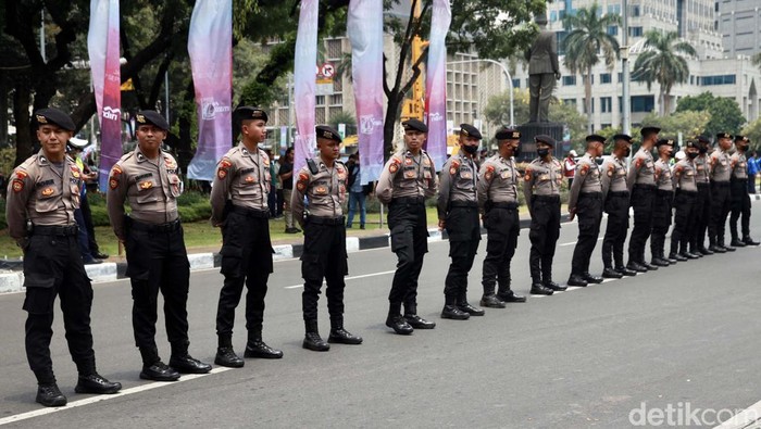Buruh menggelar demonstrasi di Patung Kuda, Jakarta, Kamis (14/9). Buruh menuntut agar Undang-Undang Nomor 6 Tahun 2023 tentang Cipta Kerja dibatalkan oleh MK.