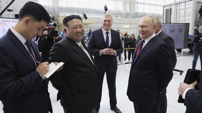 Potret Akrab Kim Jong Un dan Putin di Pusat Antariksa Rusia