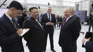 Potret Akrab Kim Jong Un dan Putin di Pusat Antariksa Rusia