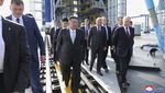 Potret Akrab Kim Jong Un dan Putin di Pusat Antariksa Rusia