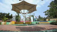 Taman tersebut viral lantaran video warga yang menyebut terdapat tisu magic di taman.  