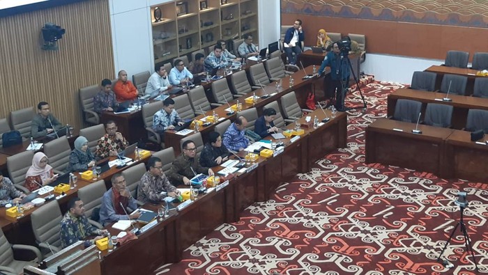 Raker Komisi VI dengan Menteri BUMN Erick Thohir