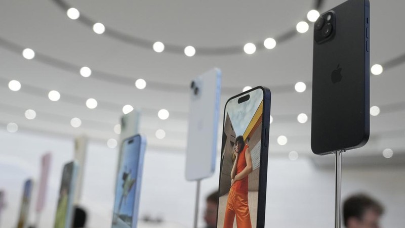 The iPhone 15 phones are shown during an announcement of new products on the Apple campus in Cupertino, Calif., Tuesday, Sept. 12, 2023. (AP Photo/Jeff Chiu)