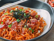 Resep Mie Goreng Pedas Topping Beef Bacon Buat Makan Malam Praktis
