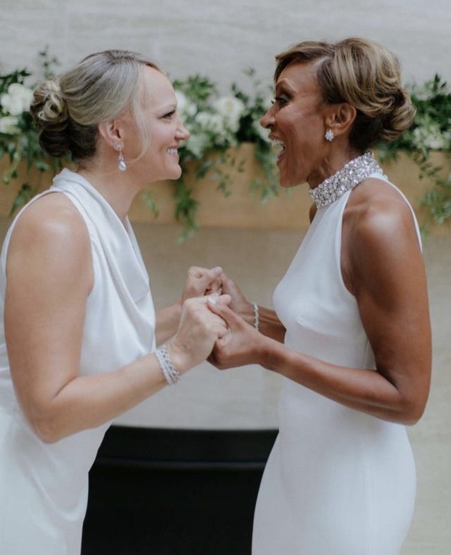 Robin Roberts, presenter berita Good Morning America itu menikahi pasangan lesbinya Amber Laign. Pernikahan sesama jenis ini jadi kontroversi. Foto: Dok. Instagram fotografer @chrisjevansphoto