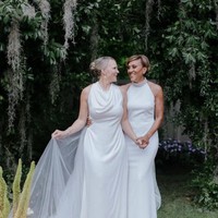 Busana tersebut dirancang oleh duo desainer Mark Badgley dan James Mischka yang proses penjaitannya berlangsung selama enam bulan. Foto: Dok. Instagram fotografer @chrisjevansphoto