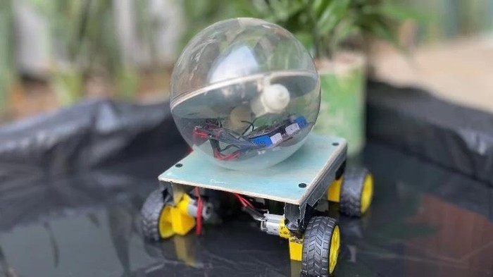 Robot pembasmi larva nyamuk penyebab DBD.