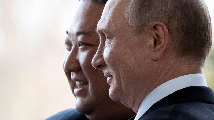 Rusia: Vladimir Putin beri isyarat bantuan dan prospek kerja sama militer dengan Kim Jong Un