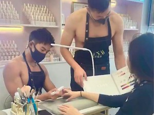 Viral Salon Kontroversial, Pekerjanya Para Pria Topless Hias Kuku Wanita
