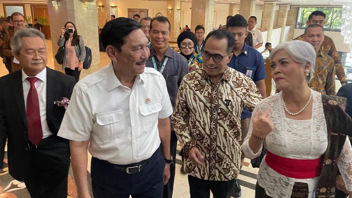 Seminar Nasional Kupas Tuntas Kendaraan Listrik Ikatan Alumni SMA Xaverius 1 Palembang (IKAXA) menggelar seminar nasional bertajuk βKendaraan Listrik, Potensi dan Tantangannya di Indonesia
