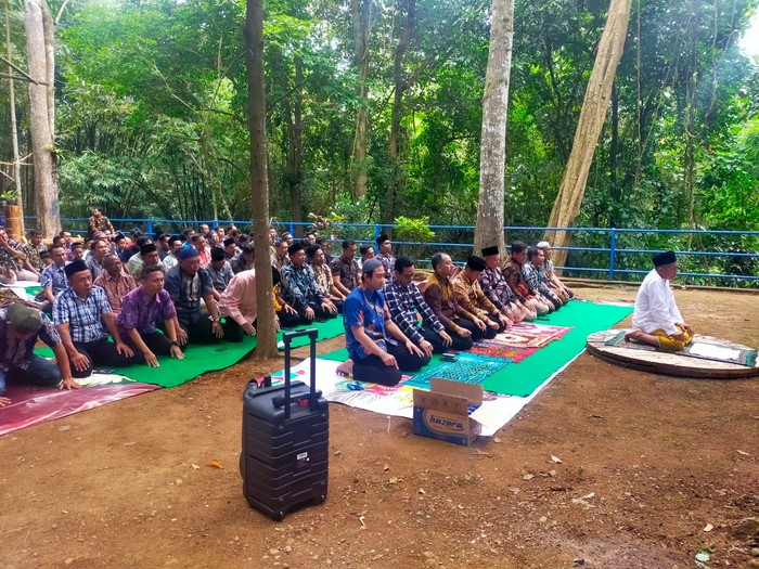 sholat istisqa di jember