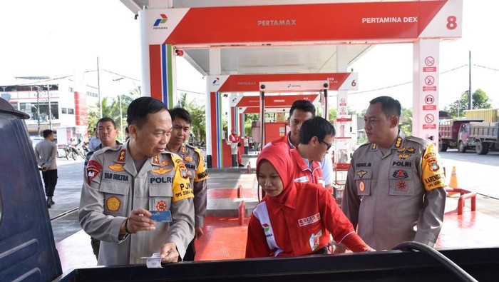 Polisi sidak SPBU di Pangkalpinang sebagai tindak lanjut keluhan QR Code BBM bersubsidi yang tidak bisa digunakan.