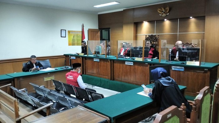 Sidang kasus mantri penyuntik mati kades di Serang (Foto: Bahtiar Rifai/Detikcom)